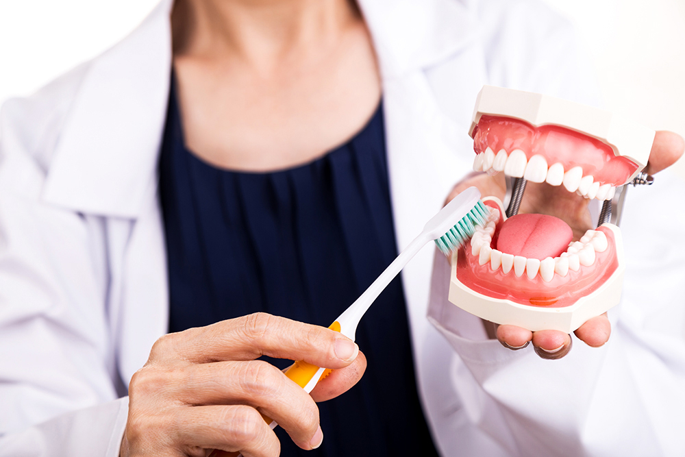 Series of dentist showing correct method of brushing teeth Periodontologia